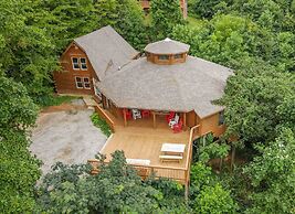 SmokyStays Swiss Cottage Chalet