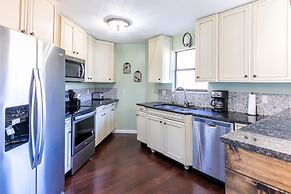 SmokyStays Swiss Cottage Chalet