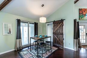 SmokyStays Swiss Cottage Chalet