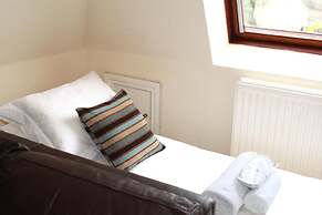 Cotswolds Valleys Accommodation - Exclusive use character one bedroom 
