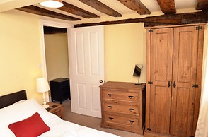 Cotswolds Valleys Accommodation-Med Hall