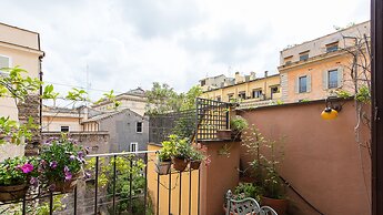Rental in Rome Arco della Ciambella Penthouse