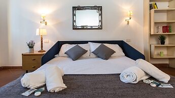 Rental in Rome Scala Studio