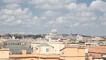 Rental in Rome Trevi Luxury Penthouse