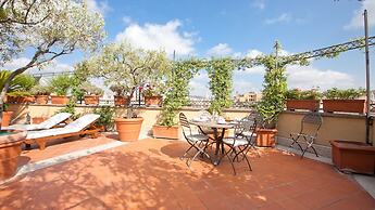 Rental in Rome Trevi Luxury Penthouse