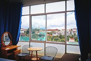 Chau Giang Hotel