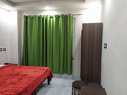 Hotel The Raja Palace