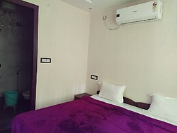 Hotel The Raja Palace