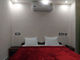 Hotel The Raja Palace