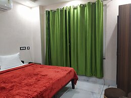 Hotel The Raja Palace