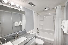 1206 Waters Edge Resort 1 Bedroom Condo by RedAwning