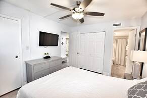 0902 Waters Edge Resort 2 Bedroom Condo by RedAwning