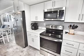 0902 Waters Edge Resort 2 Bedroom Condo by RedAwning