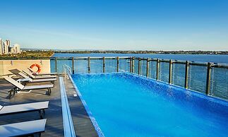 DoubleTree by Hilton Perth Waterfront