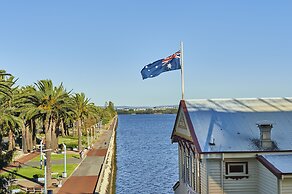 DoubleTree by Hilton Perth Waterfront