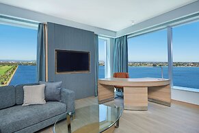 DoubleTree by Hilton Perth Waterfront