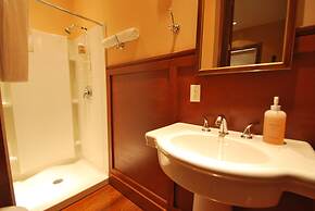 Grand Center Inn