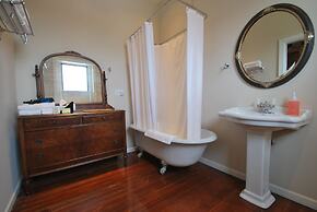 Grand Center Inn