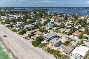 Sunset Views + Steps From The Beach 2 Bedroom Duplex by RedAwning