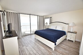 0412 Waters Edge Resort 3 Bedroom Condo by RedAwning