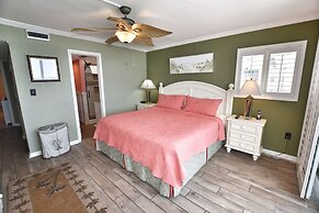 0801 Waters Edge Resort 3 Bedroom Condo by RedAwning