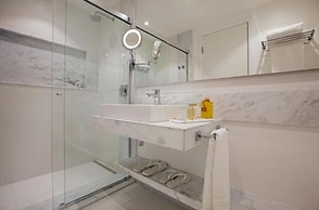 Vogue Square Fashion Hotel by Lenny Niemeyer