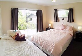 Hillside Heaven Quiet & Comfortable