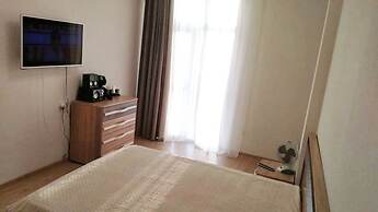 Apartment on Komarova St. 58-218