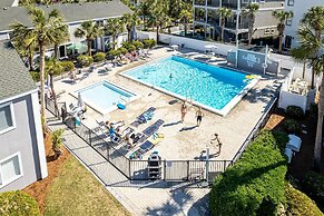 Southbay 55 is 2 Bedroom on the lake with short walk to beach by RedAw