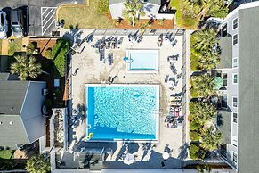 Southbay 55 is 2 Bedroom on the lake with short walk to beach by RedAw