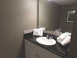 Yacht Club S #1-1104 4 Bedroom Condo by RedAwning