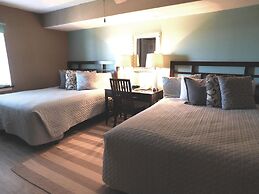 Yacht Club S #1-1104 4 Bedroom Condo by RedAwning