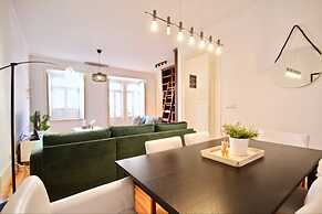 Akicity Praça de Espanha Selected