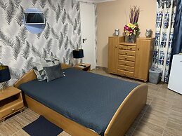 Airport16 B&B