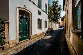 Old Town Tale Apartments