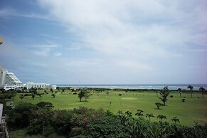 City 1500 SF 2BR condom 3F sea view