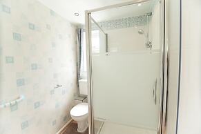 Watford stays - 4bed house