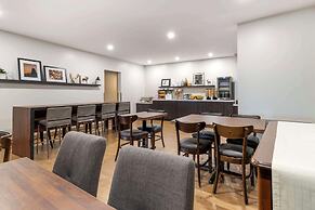 Villa Inn & Suites, SureStay Collection by Best Western