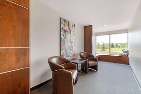 Villa Inn & Suites, SureStay Collection by Best Western