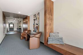 Villa Inn & Suites, SureStay Collection by Best Western