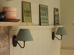 The Beach House - Studios & Suites