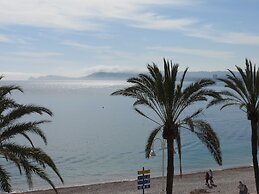 The Beach House - Studios & Suites