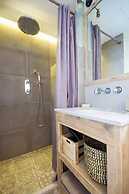 The Beach House - Studios & Suites