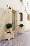 The Beach House - Studios & Suites