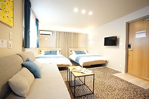 Koti Sopo Universal Bay 1 by Liaison