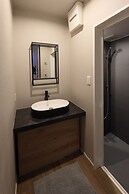 Koti Sopo Universal Bay 1 by Liaison