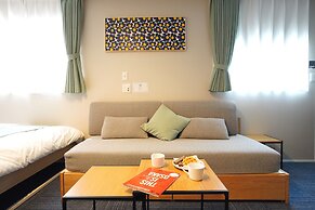 Koti Sopo Universal Bay 1 by Liaison