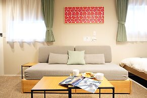 Koti Sopo Universal Bay 1 by Liaison