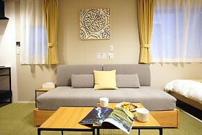 Koti Sopo Universal Bay 1 by Liaison