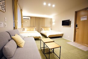 Koti Sopo Universal Bay 1 by Liaison